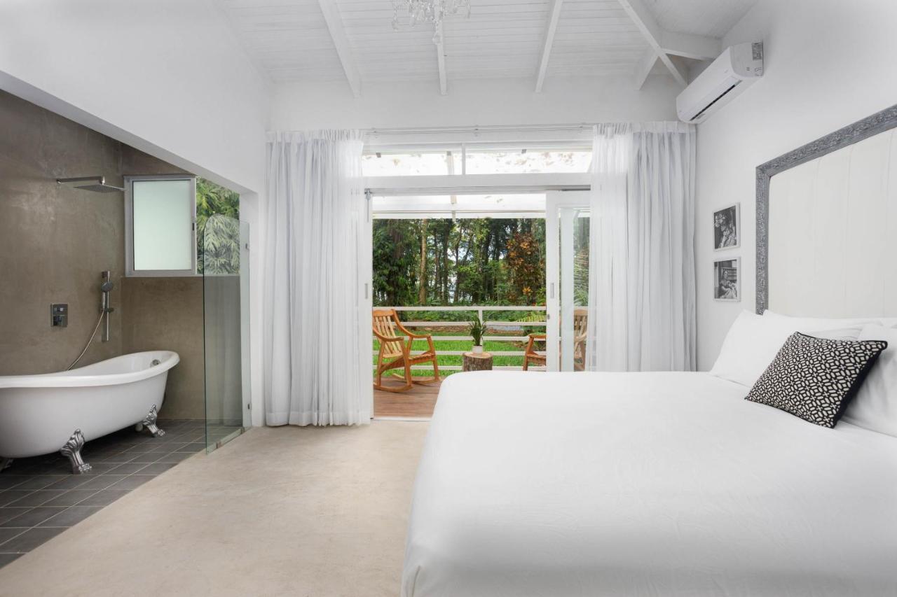 Gigi Brown Villa Frida Beachfront Puerto Viejo de Talamanca Екстериор снимка