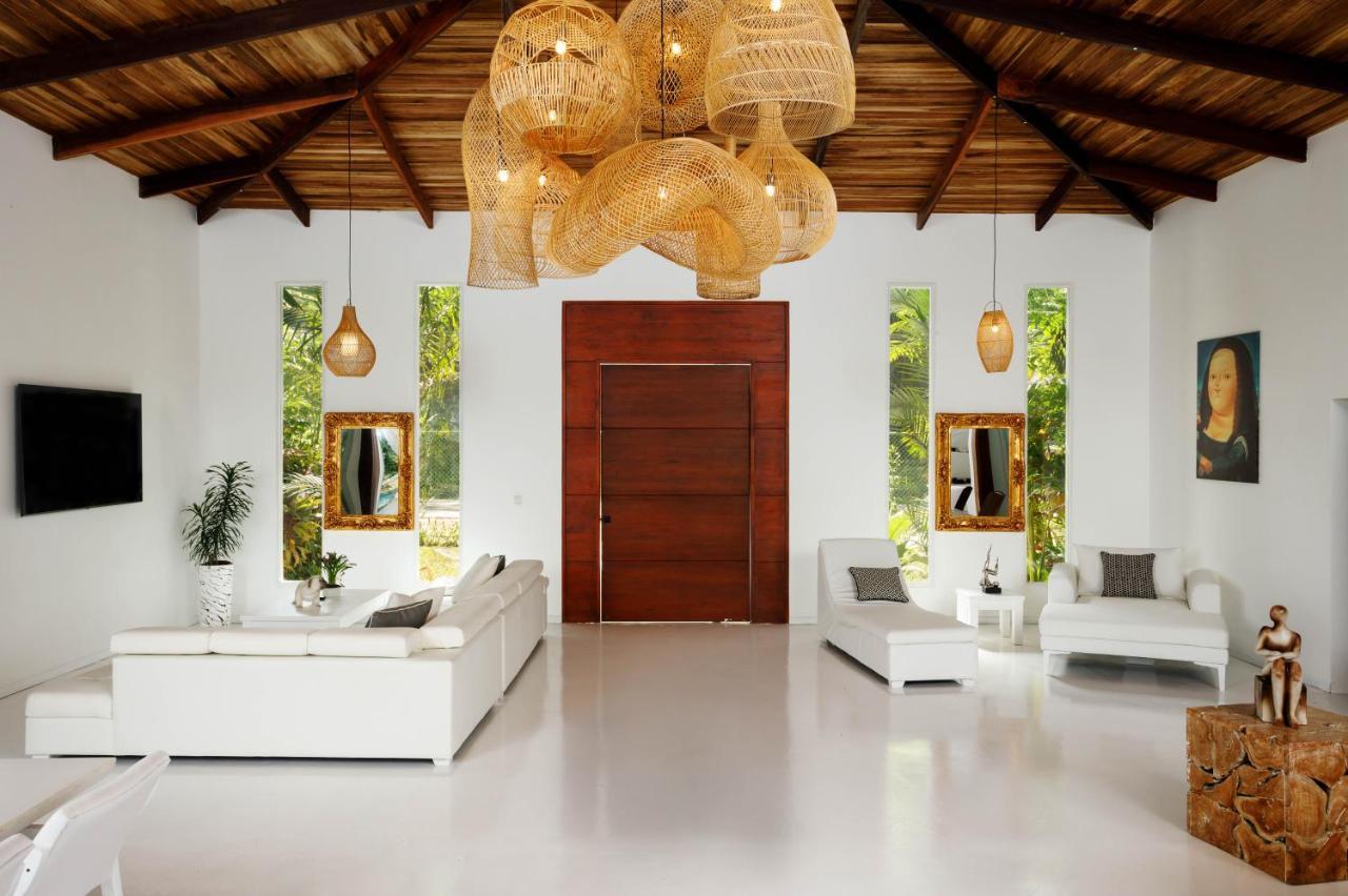Gigi Brown Villa Frida Beachfront Puerto Viejo de Talamanca Екстериор снимка